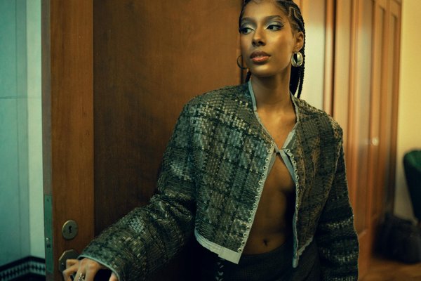 Quels sont les avantages des vêtements en fibres naturelles pour la peau et l'environnement?