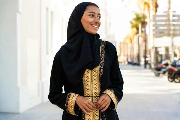 Trouvez l'abaya parfaite : élégance et diversité à portée de main
